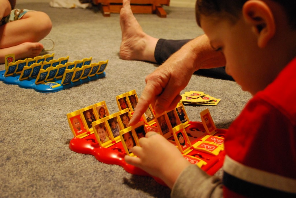 child plays guess who