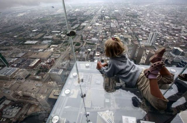 child at Chicago Willis tower